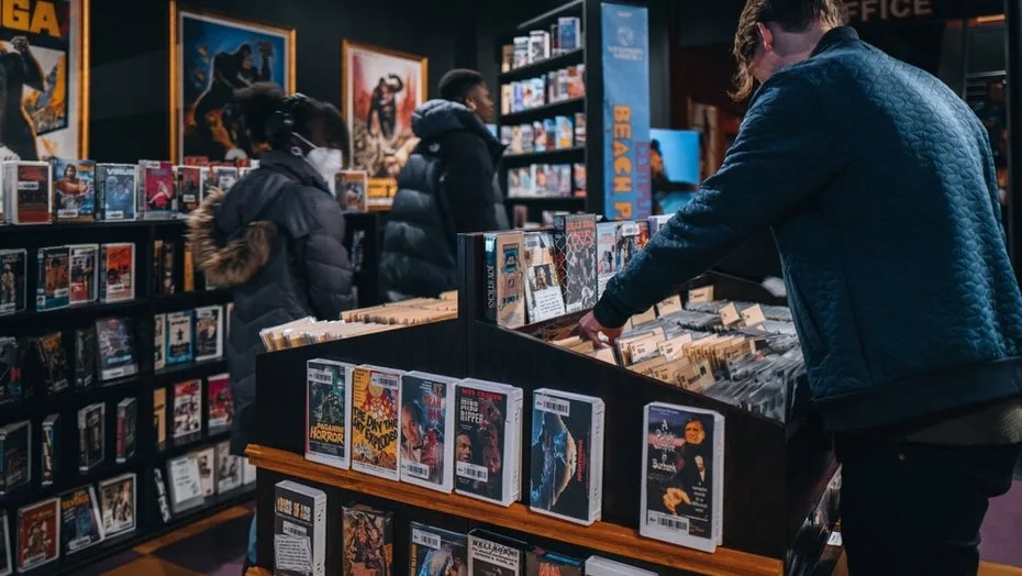 Wie in der Videothek: So hast du die Angebote deiner Streaming-Dienste noch nie gesehen