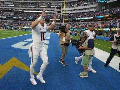 Broncos keep Chargers winless with key stop that fuels 4th-quarter rally in 23-17 win