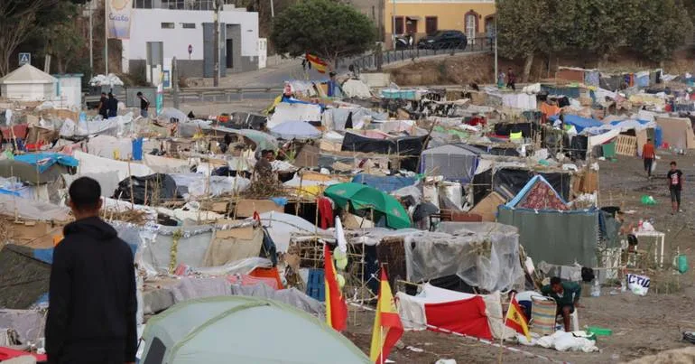 Confrontos com facas entre migrantes em Ceuta