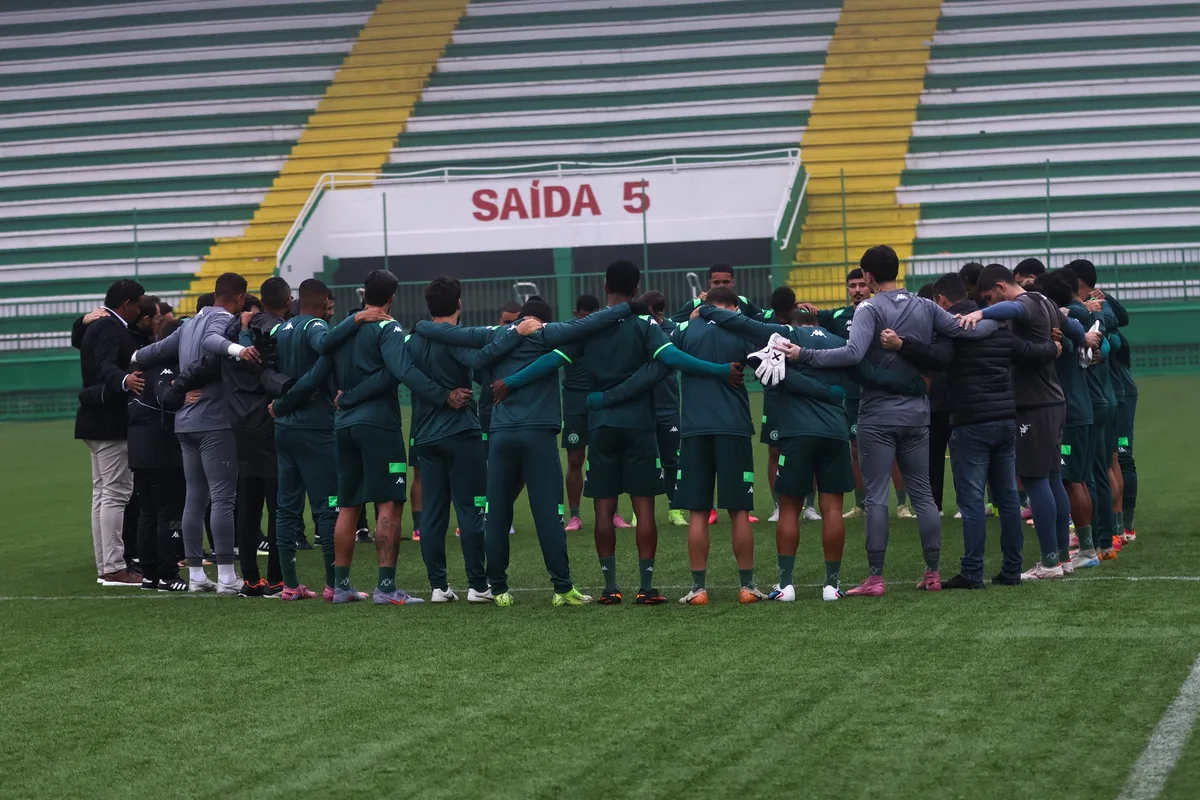 Técnico da Chapecoense projeta reta final de Série A: "Terminar o ano com dignidade"