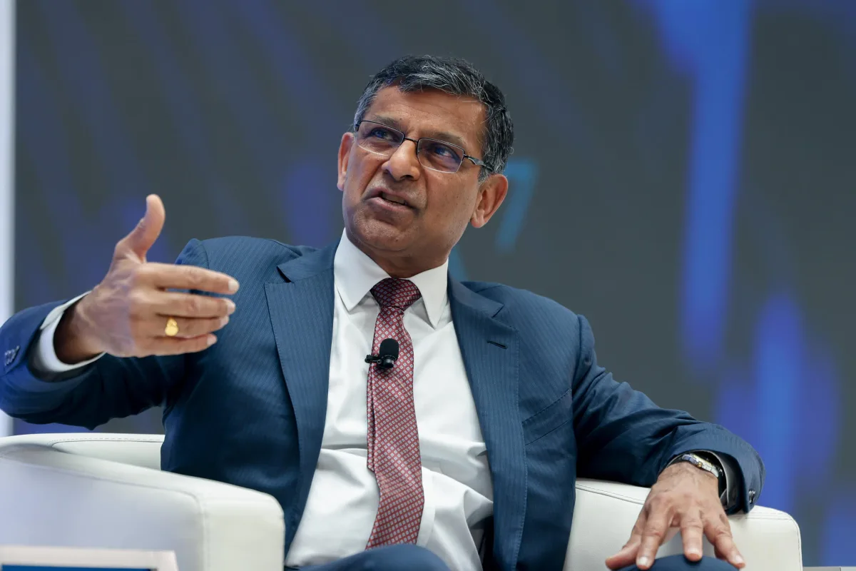 Ex-RBI chief Raghuram Rajan urges Fed to hike rates, relaxed on rupee