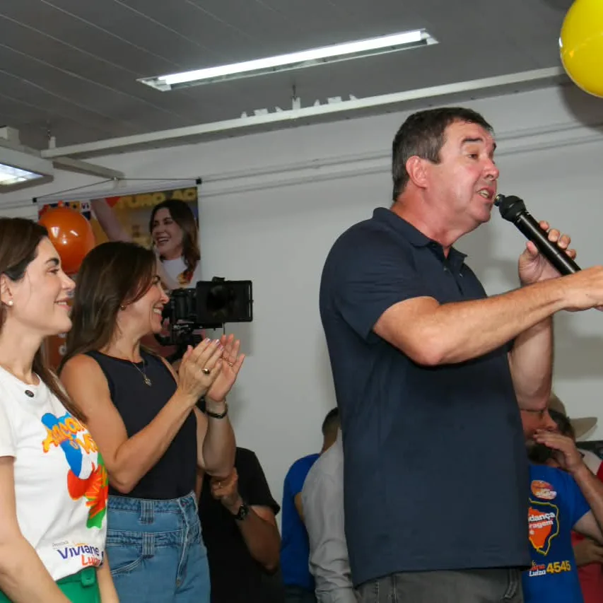 Riedel começa campanha corpo a corpo: "De hoje até outubro, estamos na rua"