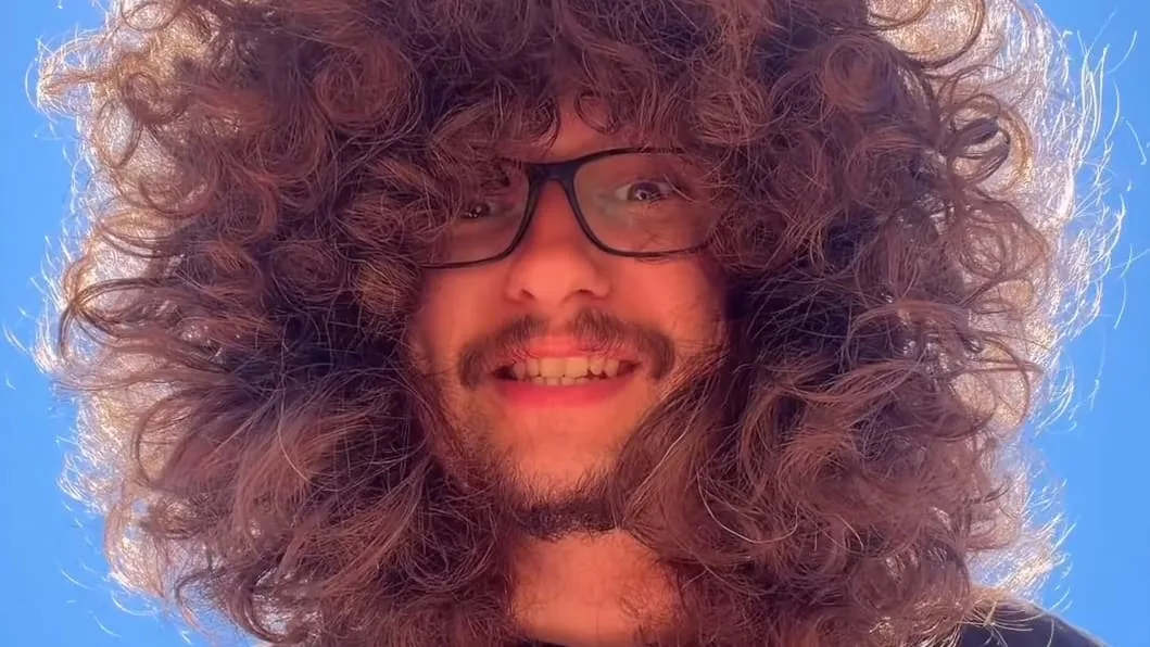 Seit fast 2 Jahren kein Friseur - Haare von United-Influencer wachsen unaufhaltsam