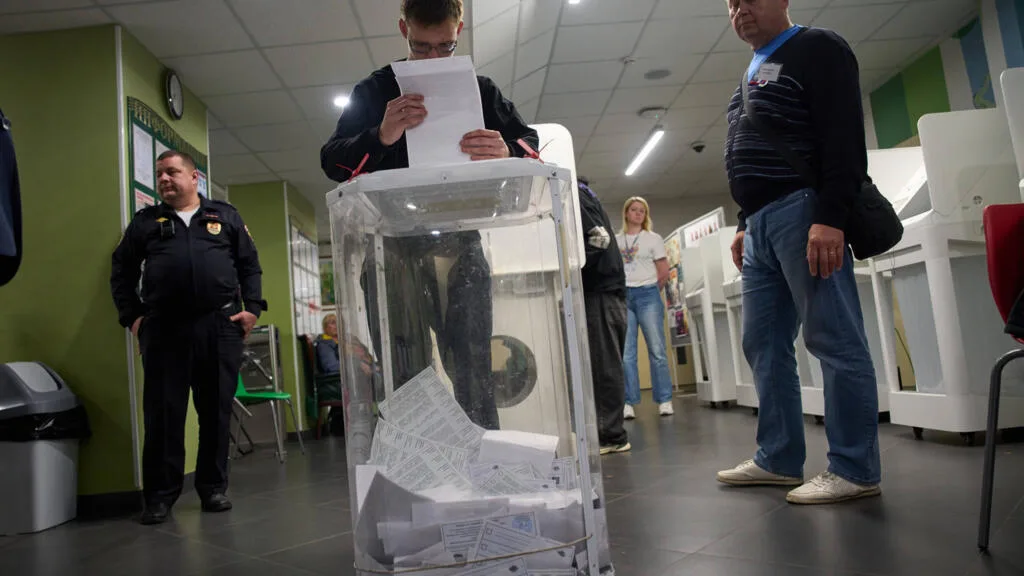 Le parti de Vladimir Poutine remporte sans surprise les législatives russes