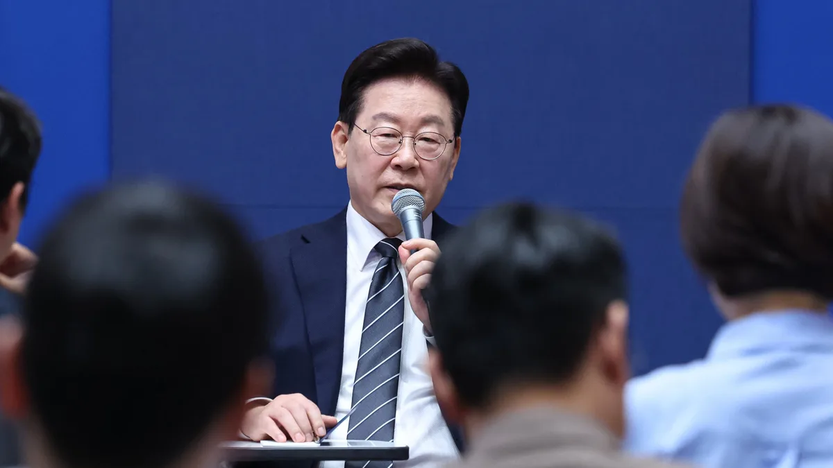 李 “주택 공급 2028년 정상 궤도... 증시 급락은 제자리 돌아갈 것”