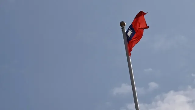 Membro do governo de Taiwan faz rara visita à China