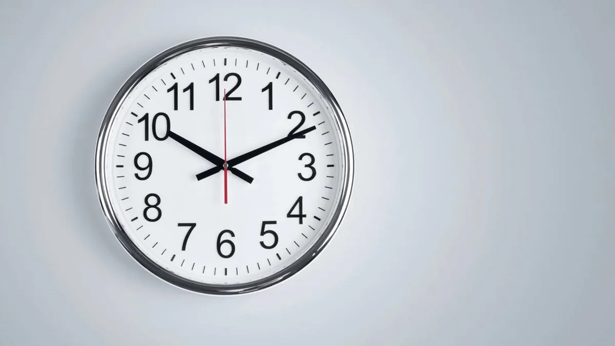 O que diz a psicologia sobre pessoas que consultam a hora pelo celular em vez de usar relógio?