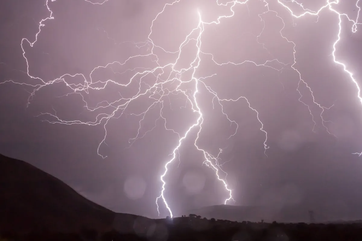 Se aproxima un cierre de agosto con contraste térmico, viento Zonda, ráfagas que pueden superar los 80 km/h y hasta 100 mm de lluvia: las zonas afectadas