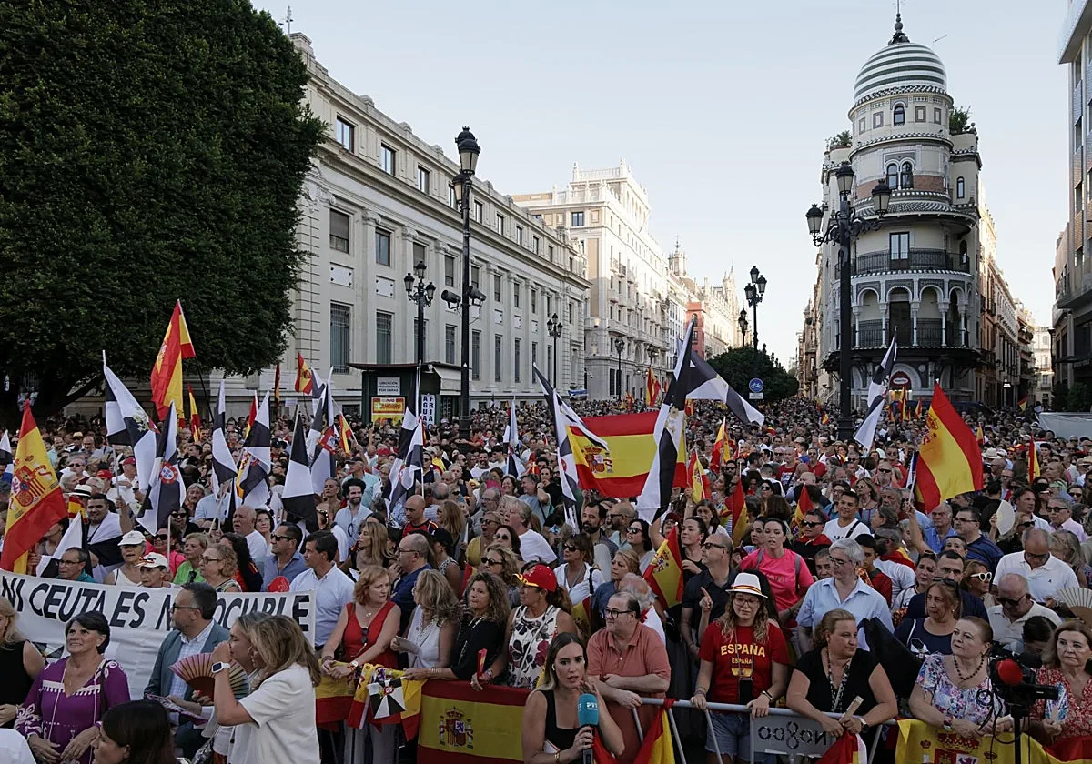 Sevilla se echa a la calle por Ceuta y contra la respuesta del Gobierno a la invasión