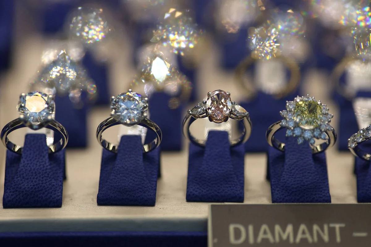 Mulheres agora compram seus próprios diamantes, diz CEO da Swarovski
