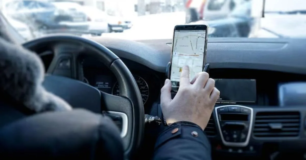 Após seis anos e mais de mil corridas, motorista é expulso de app por avaliações negativas e Justiça de SC nega retorno