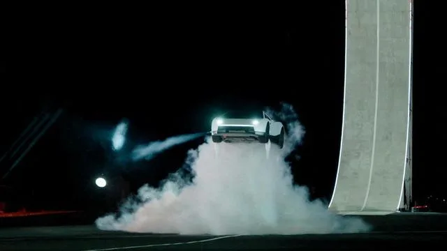 Tesla Roadster: Tesla stellt Auto mit Raketendüsen und angeblicher Flugfunktion vor