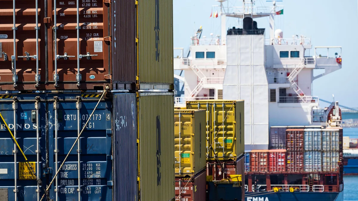 Excedente externo da economia até julho encolhe 1,6 mil milhões