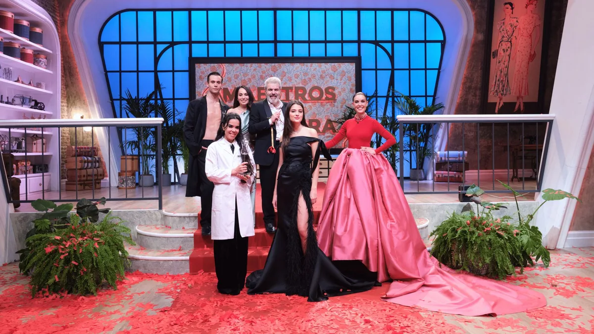 Beatriz Luengo se alza con el premio de 'Maestros de la costura Celebrity' y lo dona a las víctimas de la DANA de Valencia