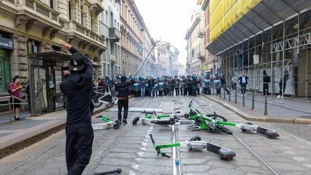Europaweite Demonstrationen: Tausende bei Protesten in Italien, Portugal, Belgien und Albanien