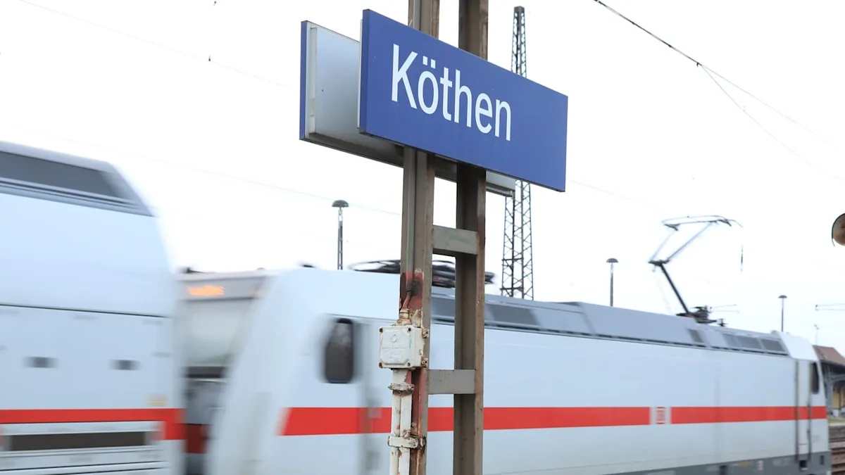 Krawalle am Bahnhof - Fan-Chaoten greifen Anhänger von Rivalen an