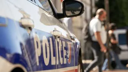 Un manifestant et un policier légèrement blessés lors d'un rassemblement en marge du festival international de théâtre de rue d'Aurillac
