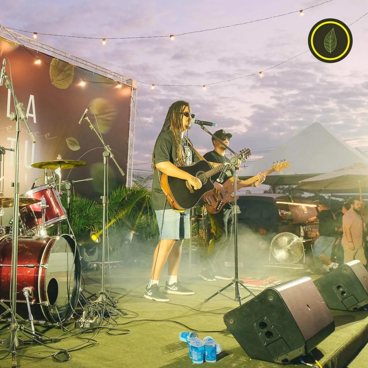 Fim de semana tem feiras, cover de O Rappa e Guerreiras do K-Pop
