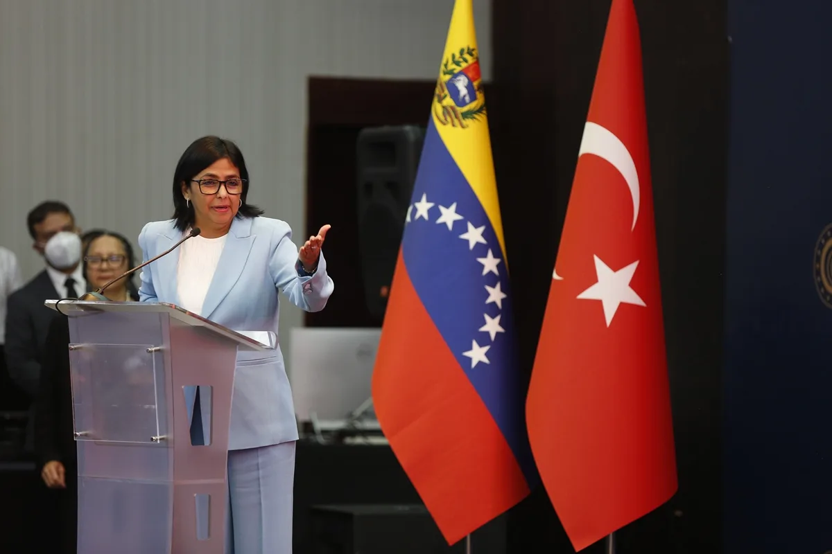 Petróleo: Delcy tem legitimidade questionada após acordo de EUA e Venezuela