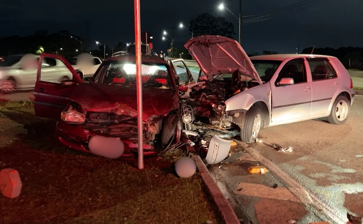 Grave acidente entre dois carros deixa quatro vítimas no limite entre Curitiba e São José dos Pinhais