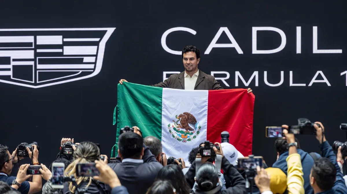 Checo Pérez acepta conversaciones con otros equipos de la Fórmula 1 y enciende las alarmas en Cadillac