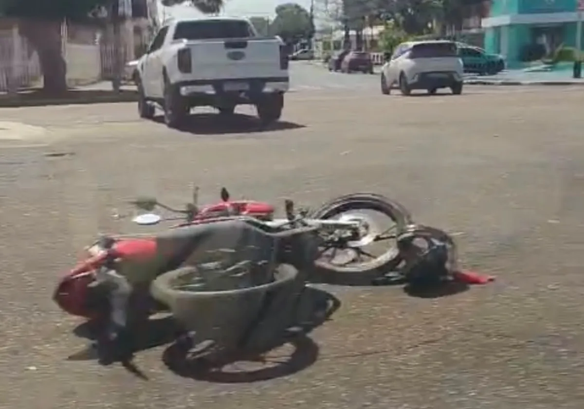 Acidente entre moto e caminhonete deixa homem ferido no Centro de Boa Vista