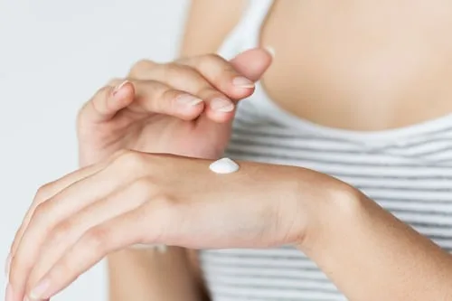 ¿Cómo proteger tu piel contra la resequedad?; cuídala de las bajas temperaturas y vientos fuertes
