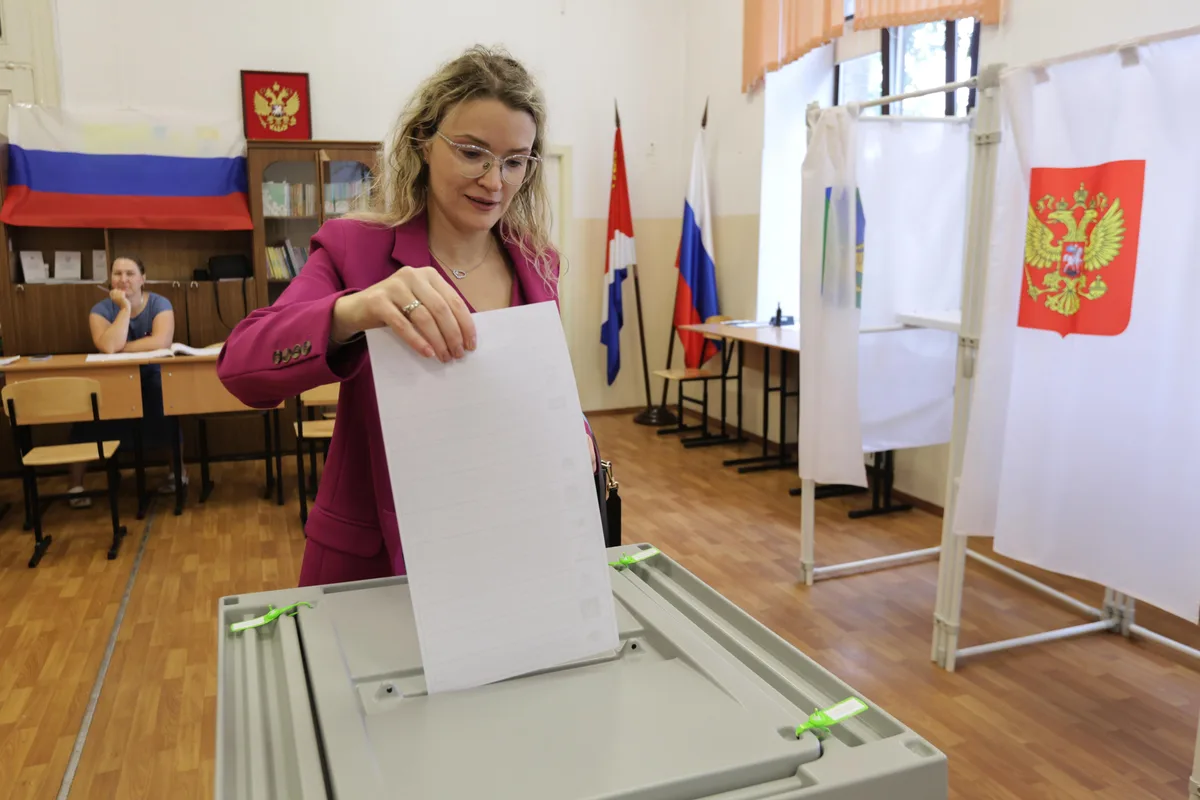 Inicia en Rusia 3 días de votación en elección parlamentaria que afianzará el poder del Kremlin