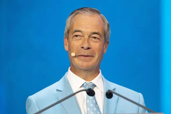 Farage se distancia del escándalo por supuesta financiación irregular de su partido: "No estaba escuchando"