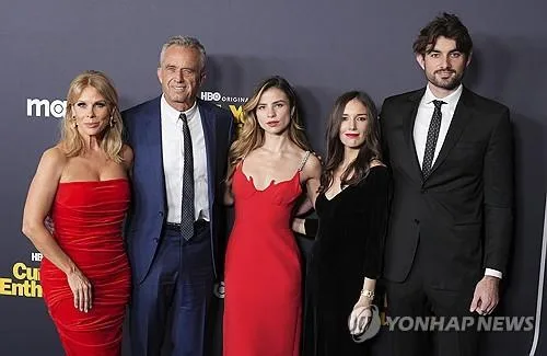 "우크라 도와야" 조용히 참전했던 케네디家 후손, 러 수배자로