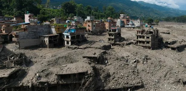 EUA dizem que vão enviar R$ 2,6 milhões para ajudar o Nepal após avalanche