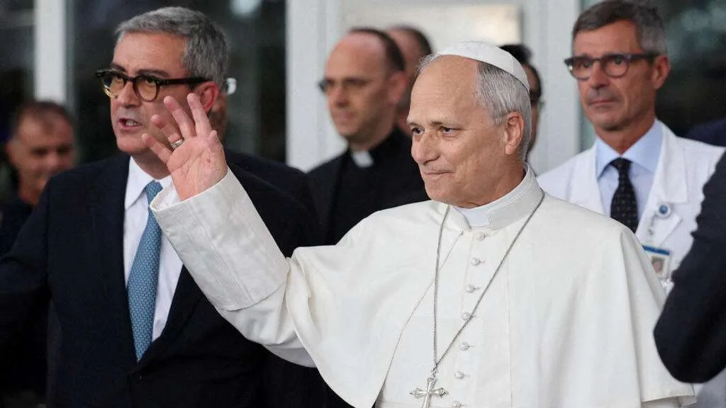 El papa León XIV recibe el alta médica tras su cirugía de pulmón