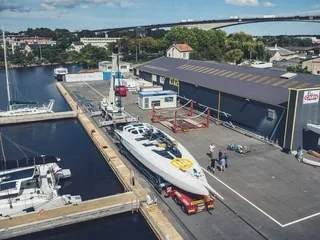 ENTRETIEN. « Un challenge abouti, c’est tellement le pied » : le foiler de Louis Duc pour le Vendée Globe arrive à Caen