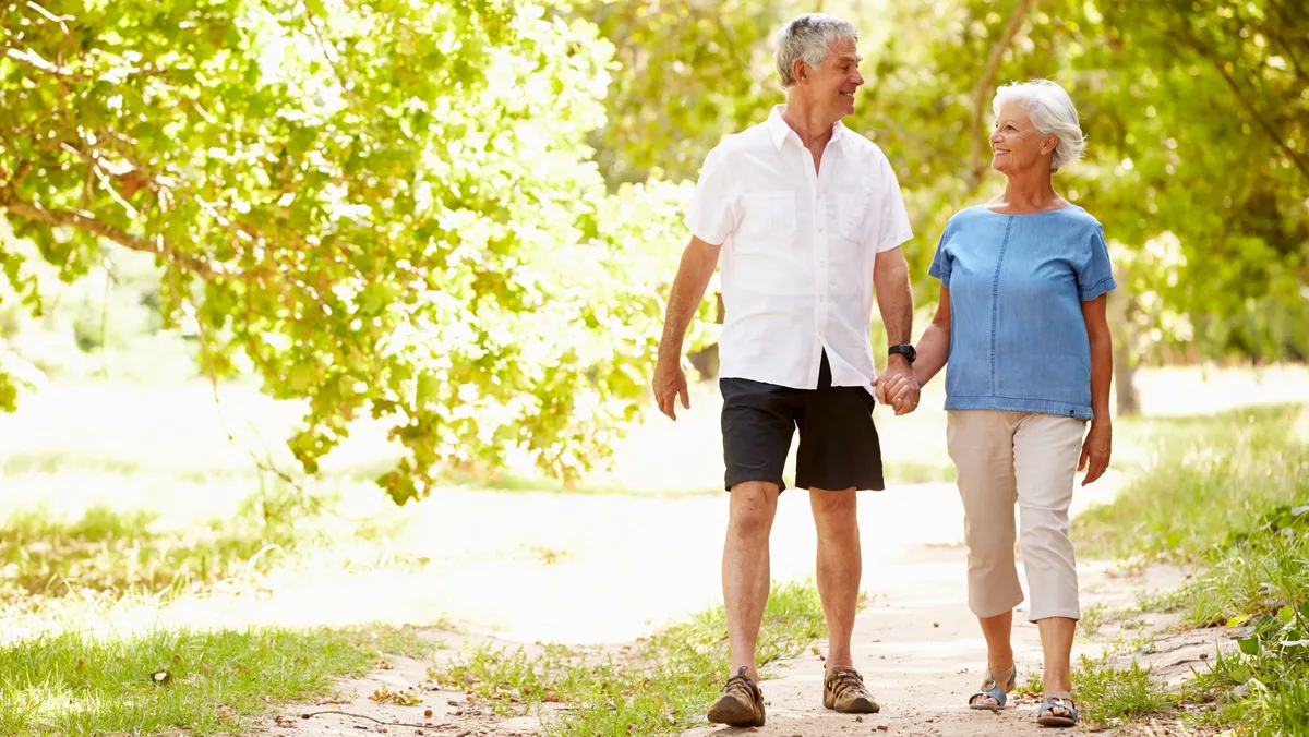 ¿Es mejor caminar más o más rápido? Un estudio analizó cómo influye cada opción en la longevidad