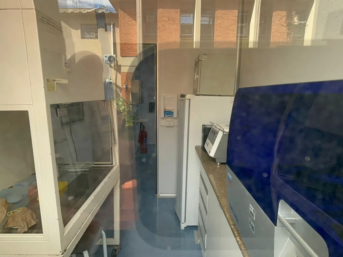 Furto de vírus na Unicamp: imagens mostram suspeitos retirando material de laboratório