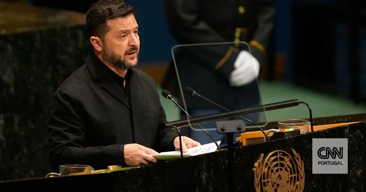 Zelensky foi ao palco do mundo perguntar a toda a gente: "O vosso país sobreviveria assim?"