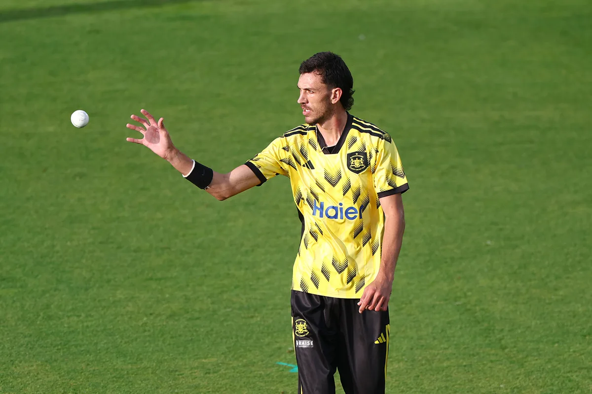 South Africa bowl, hand debut to Duan Jansen