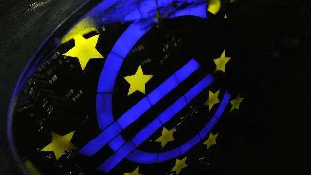 OCDE revê em baixa crescimento da zona euro para 1% em 2027