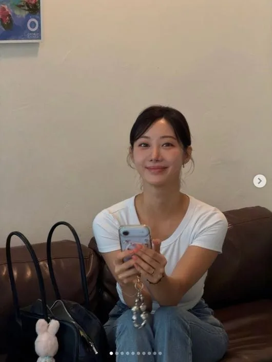 '싱글맘' 한그루, 수영복 대신 흰티에 청바지..압도적 '인형 몸매'