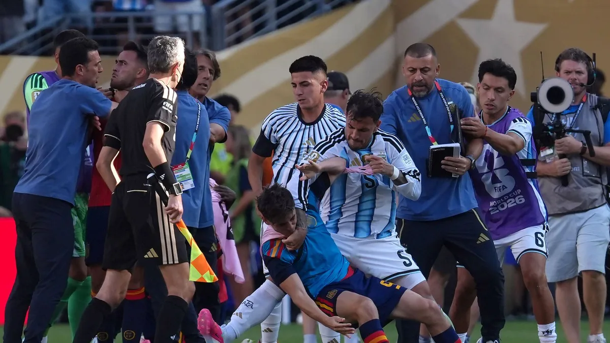 Diez partidos de sanción a Paredes, siete a Molina, tres a Ayala y uno a Almada y Gavi tras la final del Mundial
