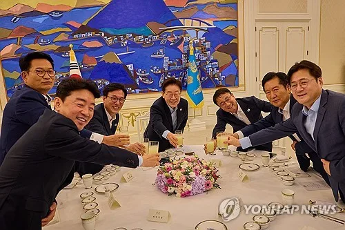 [속보] 靑 "李대통령-金·鄭·宋, 만찬서 '더 강한 원팀' 공감대"