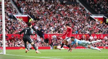 Comité de árbitros admite "erro" na validação do golo de Haaland ao Manchester United