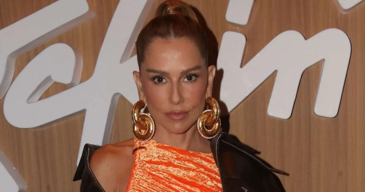 O mantra de Deborah Secco, aos 46 anos, é a dose de autoestima que você precisa para hoje: 'Eu sempre falo que mulher bonita é mulher feliz. E eu acho que nunca me vi tão bonita quanto nos momentos onde eu estava muito feliz'