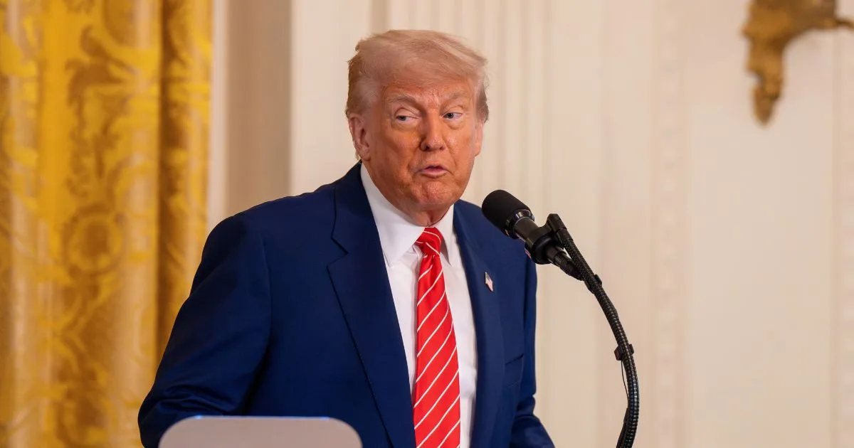 Trump minimiza regulação de IA e ataca executivos do setor
