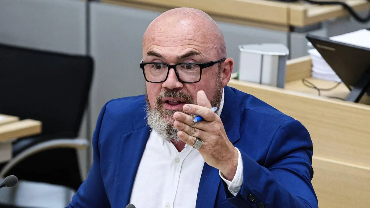 AfD-Politiker: Tillschneiders Russland-Kontakte: Eine Tasse ist eine Tasse ist eine Tasse