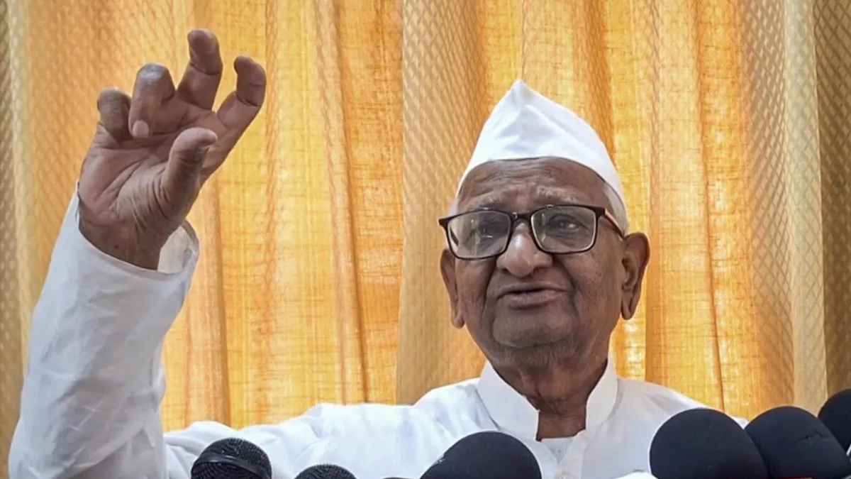 Anna Hazare hospitalised due to severe dehydration and viral infection