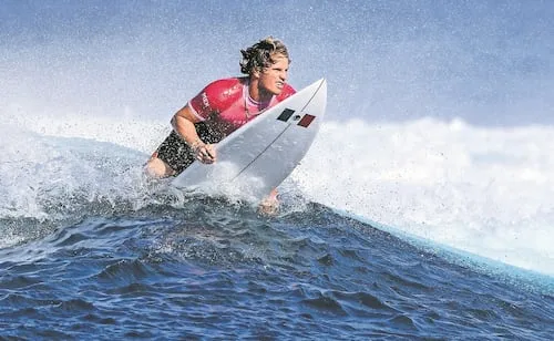 Alan Cleland, surfista mexicano, es suspendido por una presunta agresión sexual; ya es investigado