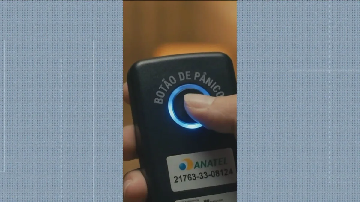 Mais de 500 mulheres são protegidas por botão do pânico no RJ; dispositivo foi acionado 67 vezes em 2026