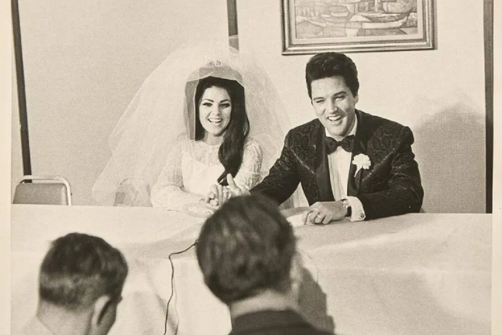 Fotografias do casamento de Elvis Presley e Priscilla vão a leilão por R$ 80 mil