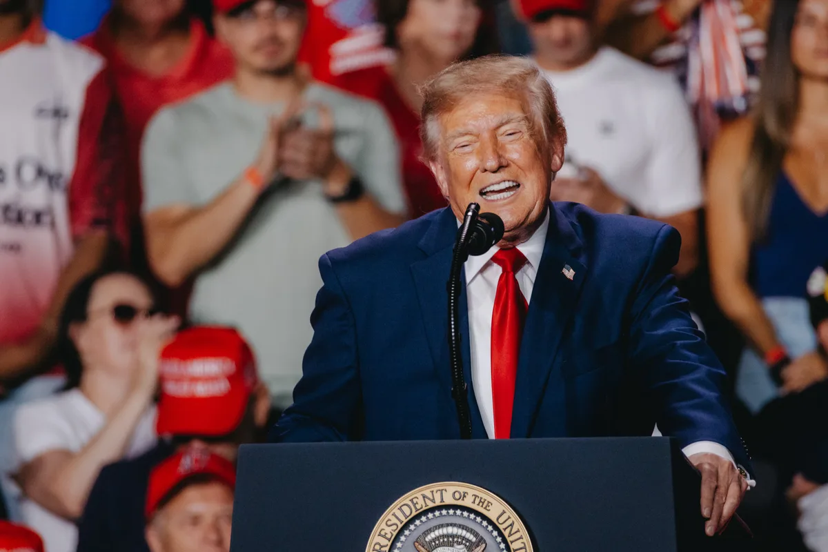 ¿Trump gobierna mal pero se enriquece bien? Compra millones en acciones a compañías tecnológicas